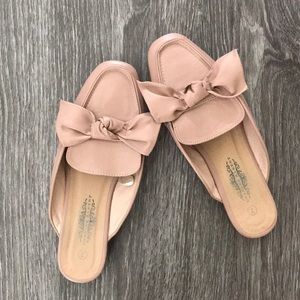 Pink mules💕